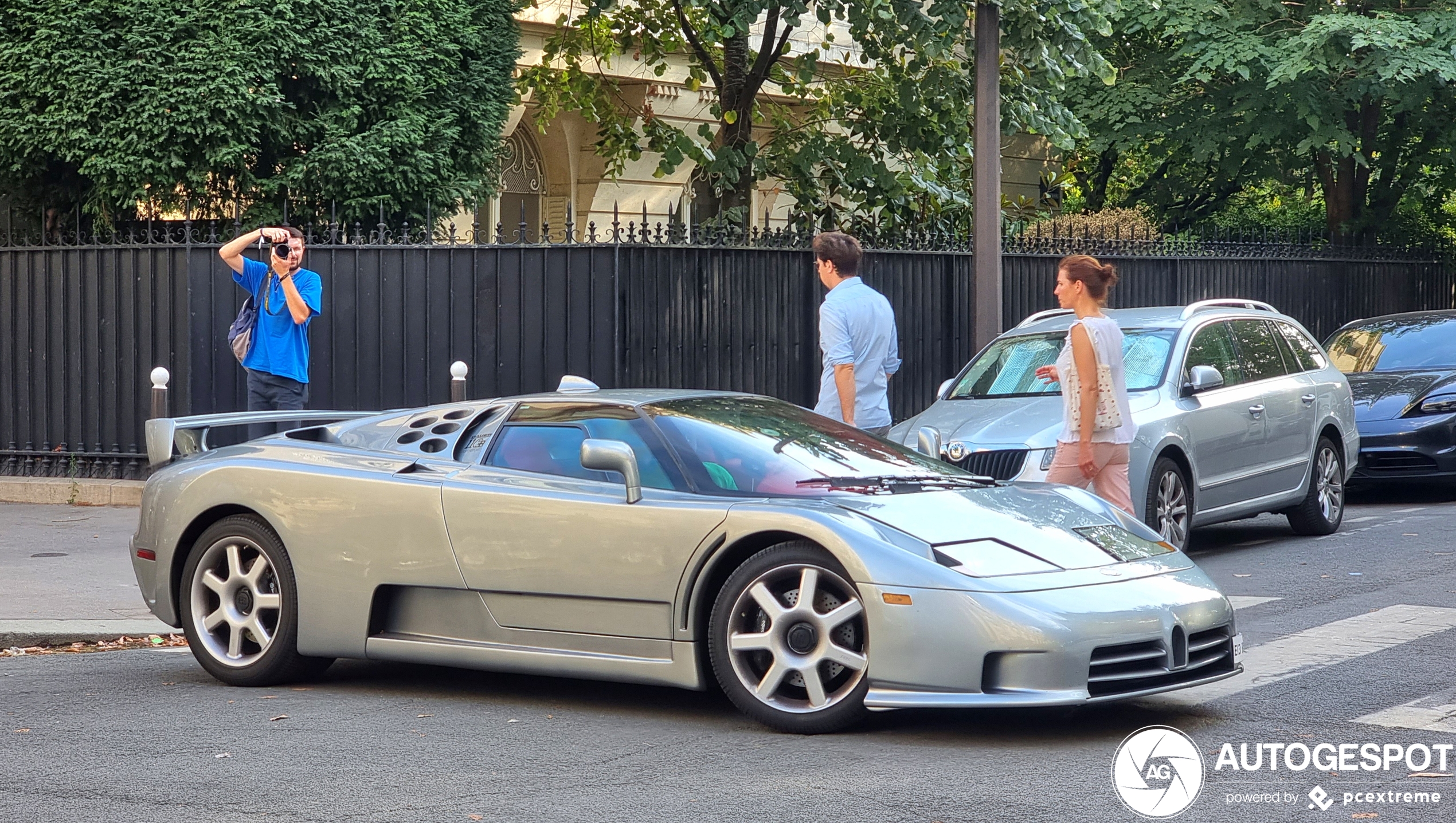 Bugatti Dauer EB110 SS met en zonder goed gezelschap gespot