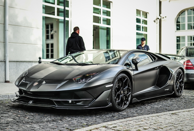 Lamborghini Aventador LP770-4 SVJ