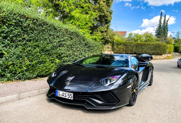 Lamborghini Aventador S LP740-4