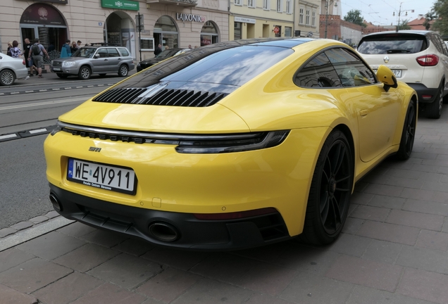 Porsche 992 Carrera 4 GTS