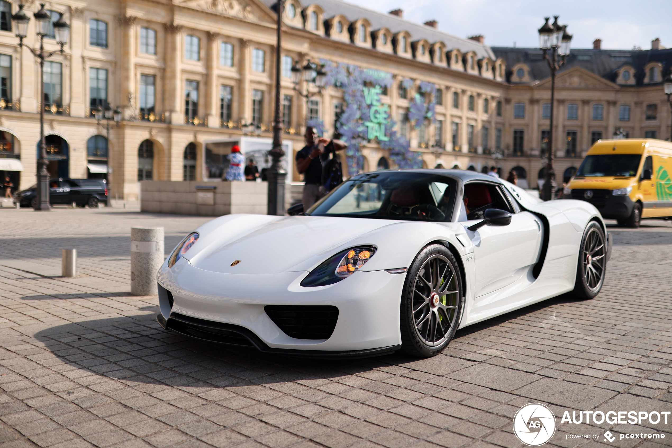 Porsche 918 Spyder Weissach Package