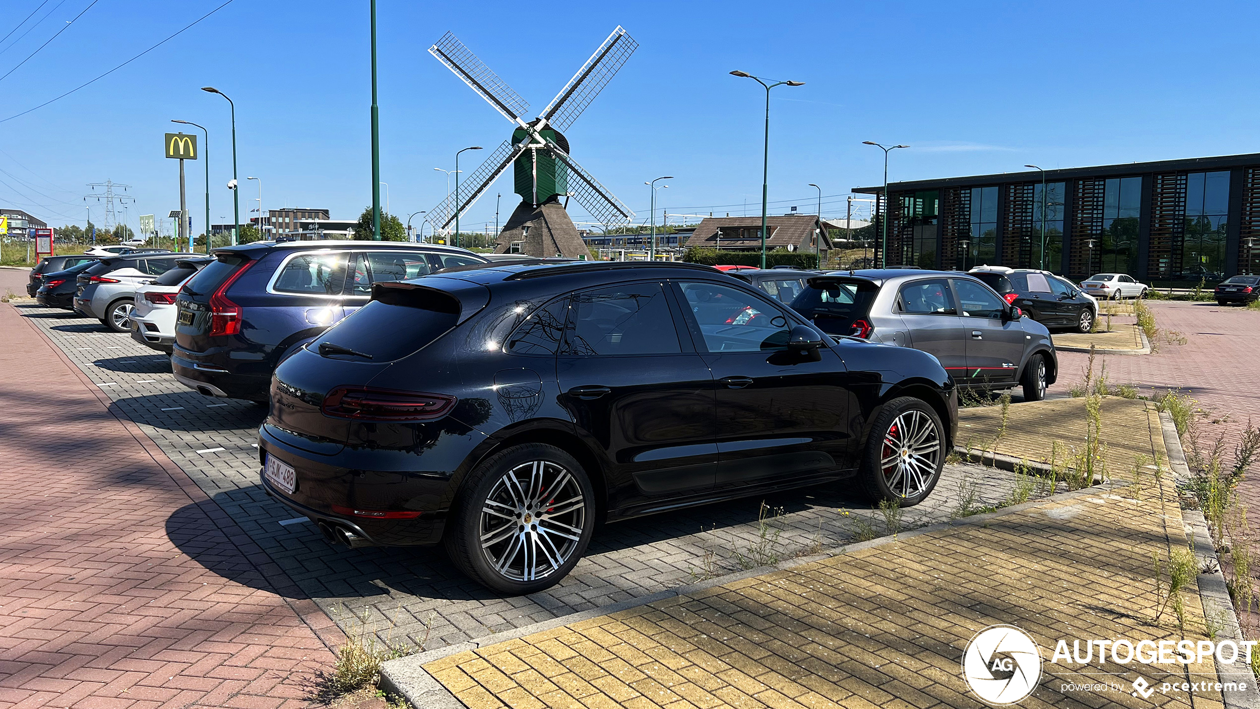 Porsche 95B Macan GTS