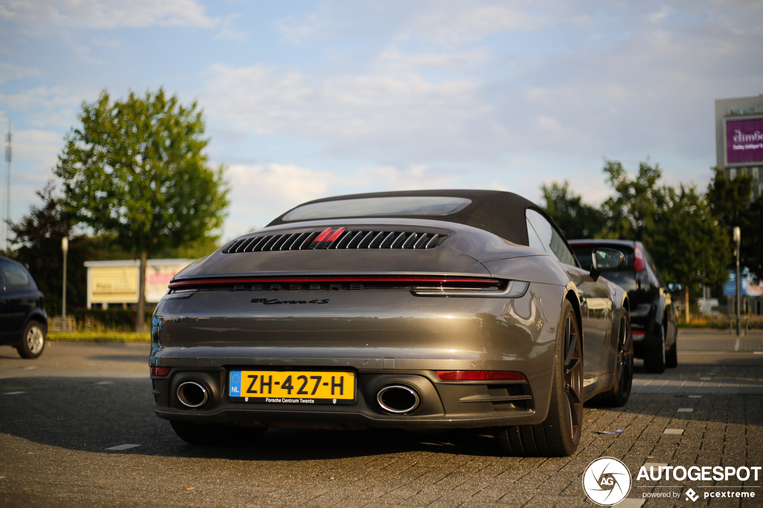 Porsche 992 Carrera 4S Cabriolet