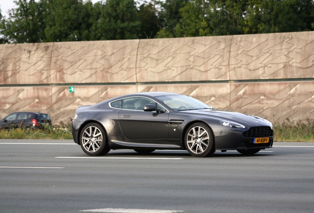 Aston Martin V8 Vantage 2012