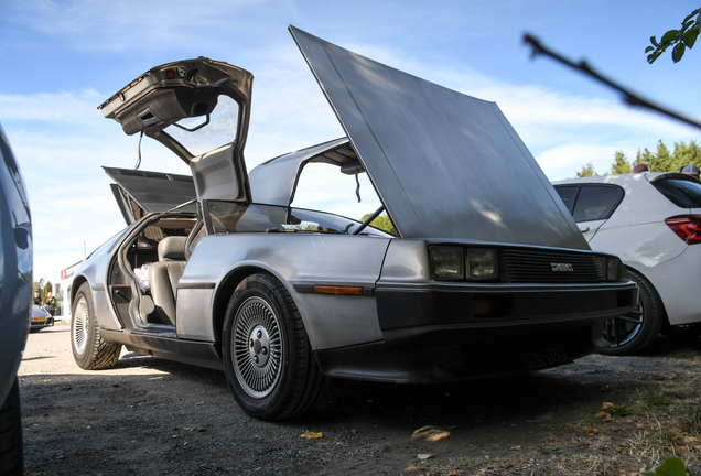 DeLorean DMC-12