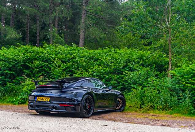 Porsche 992 Carrera 4 GTS