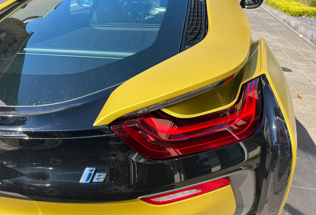 BMW i8 Protonic Frozen Yellow Edition