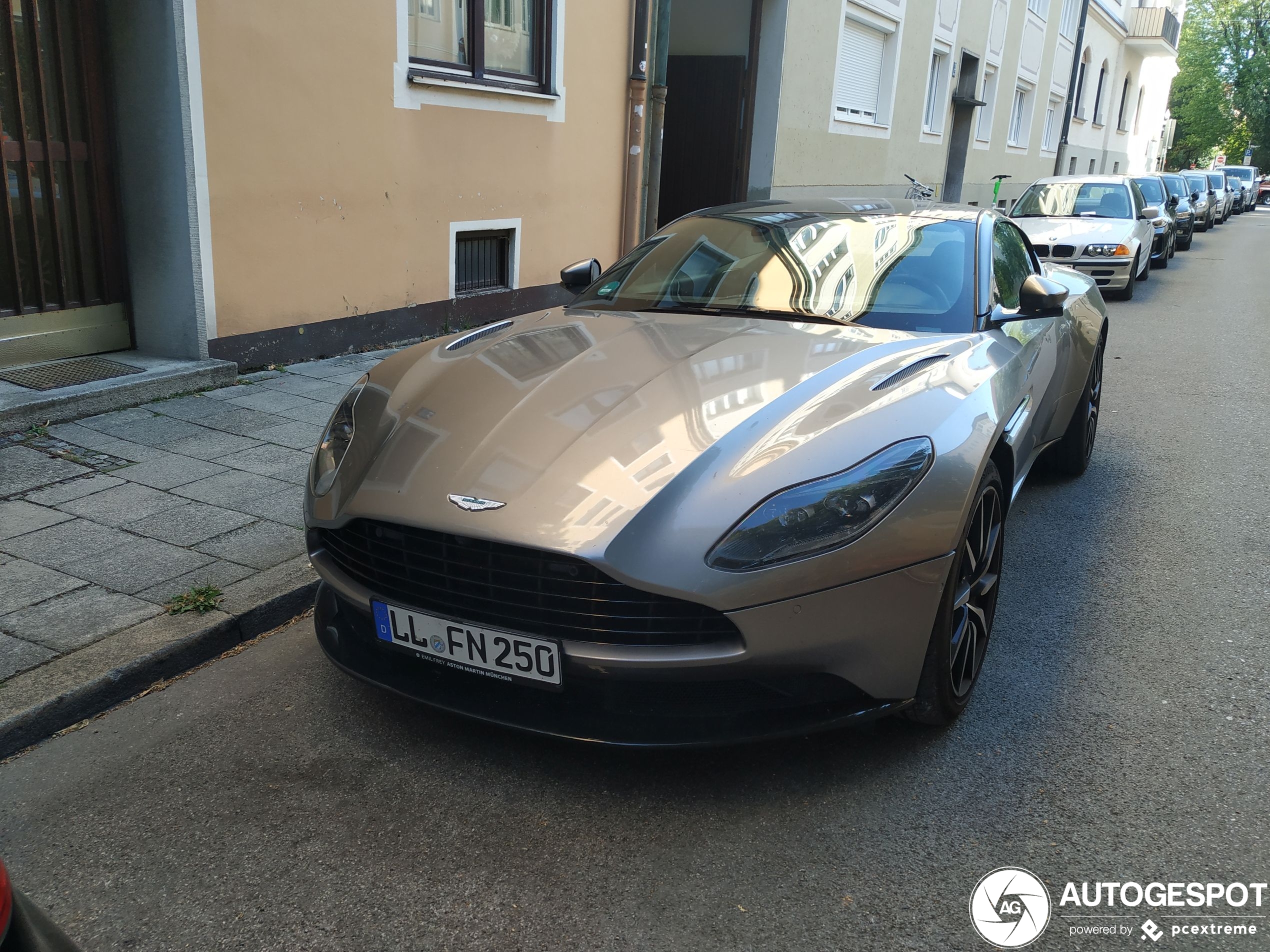 Aston Martin DB11 V8