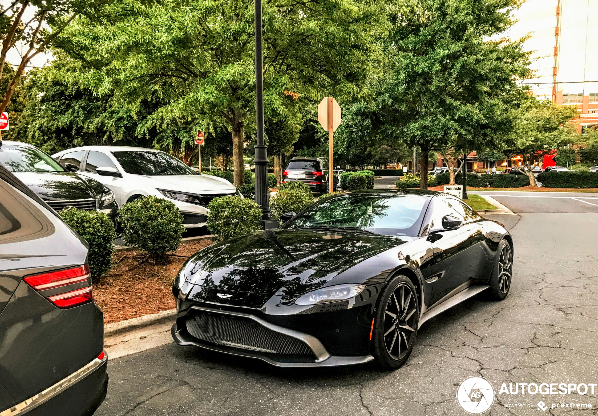 Aston Martin V8 Vantage 2018