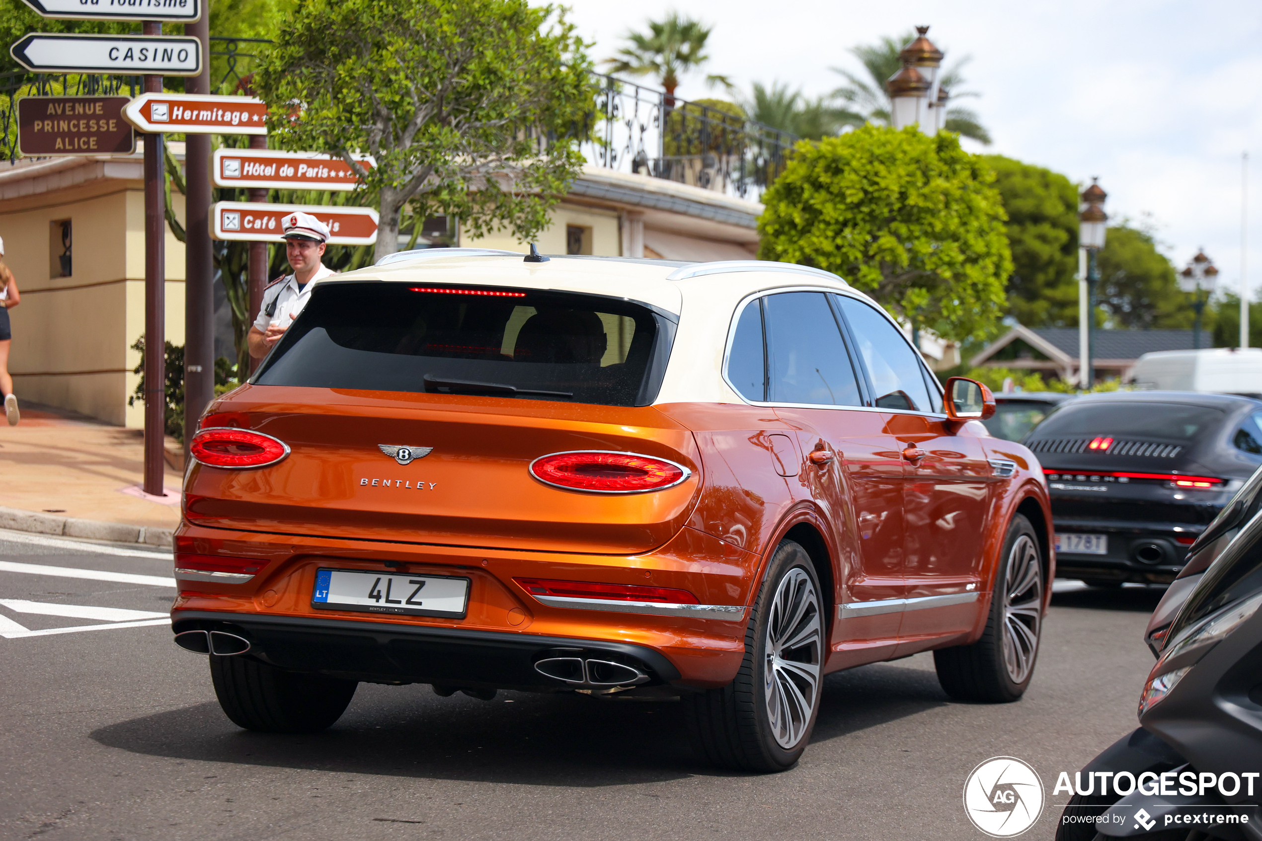 Bentley Bentayga Hybrid 2021