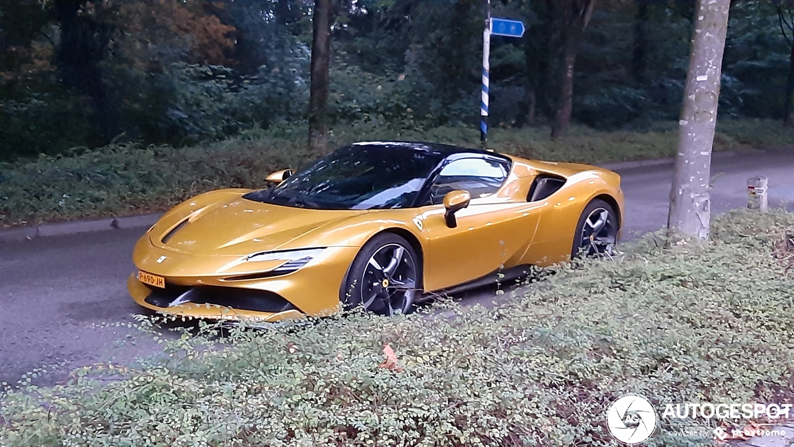 Ferrari SF90 Spider