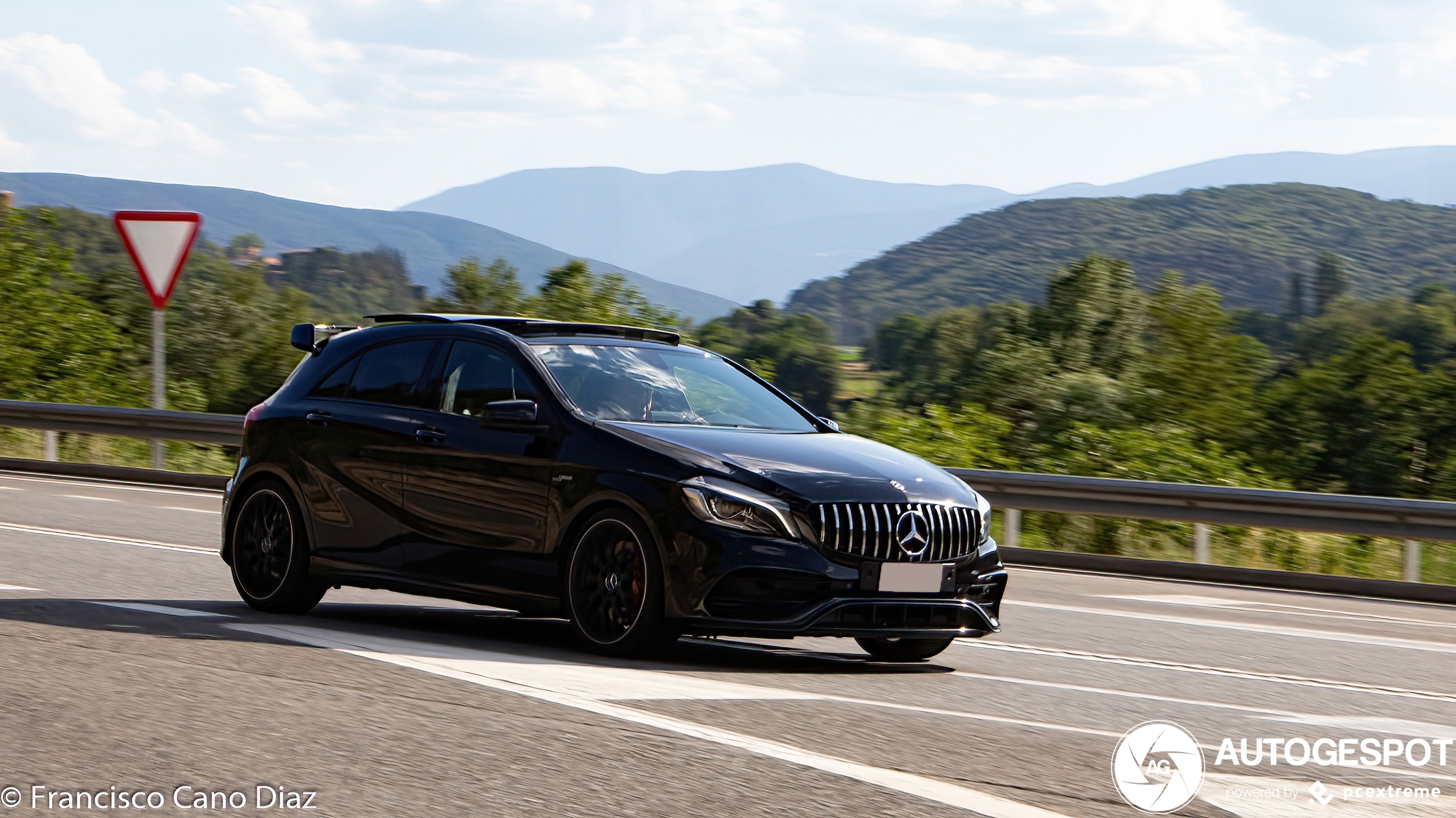 Mercedes-AMG A 45 W176 2015