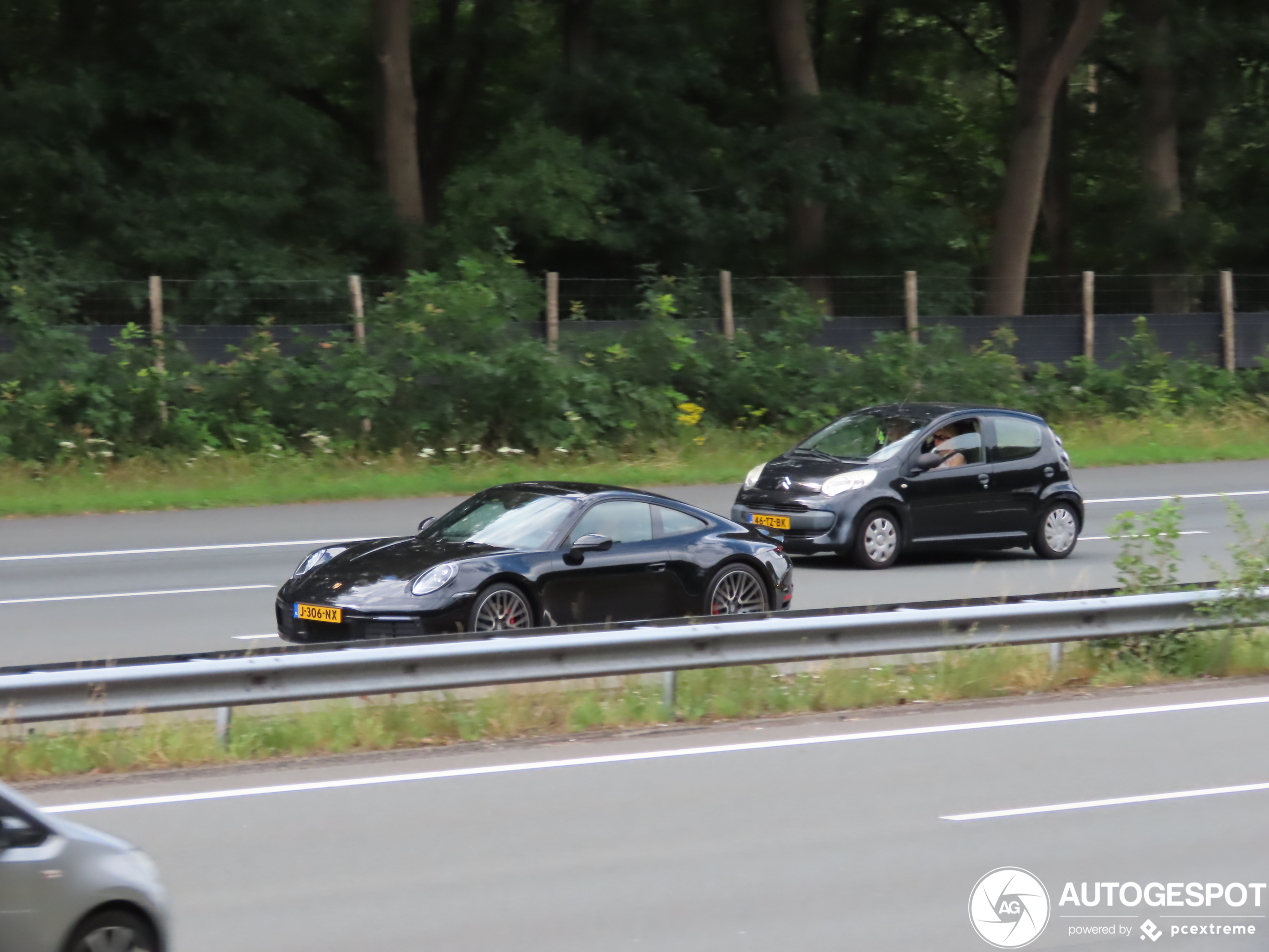 Porsche 992 Carrera 4S