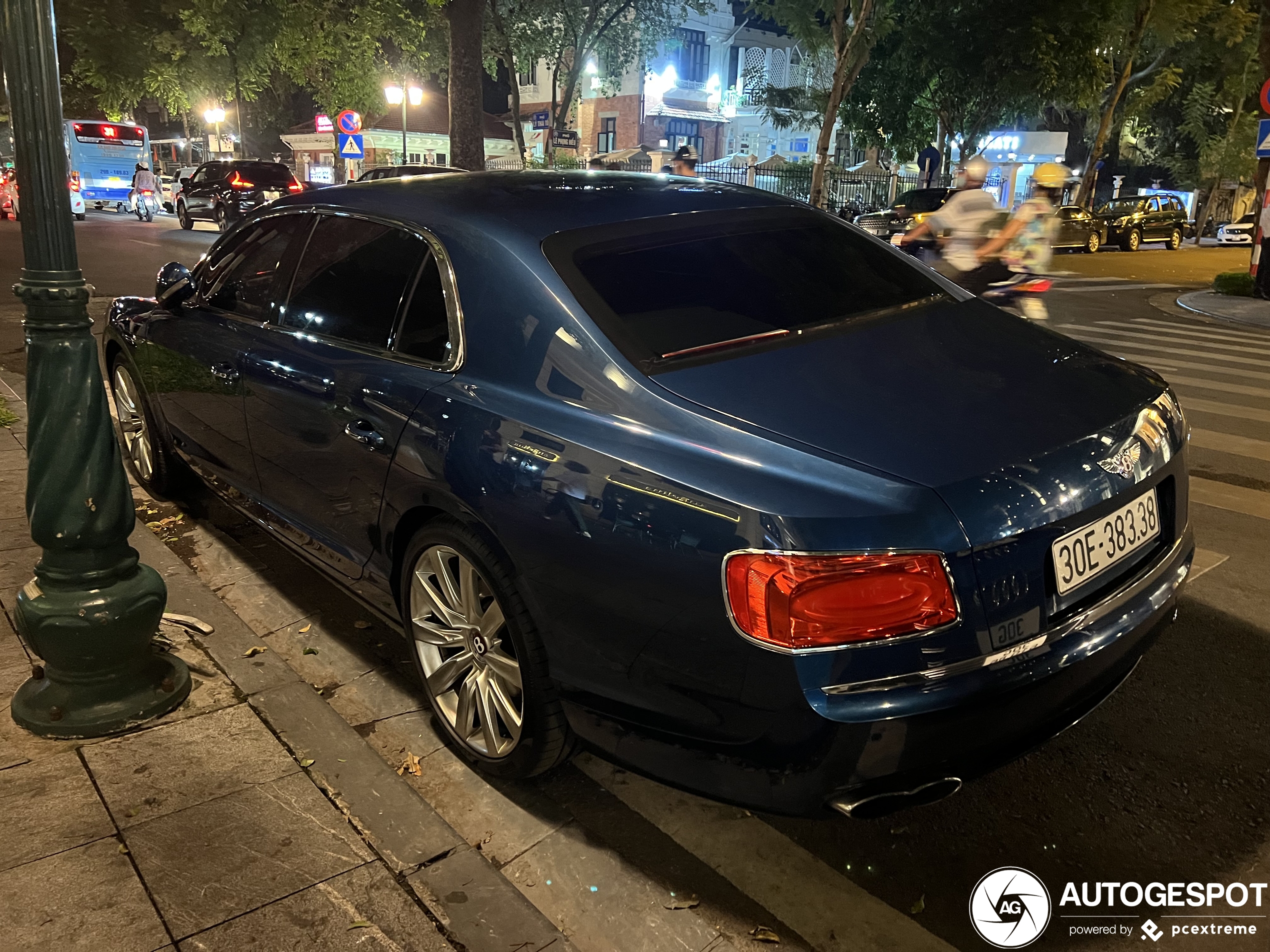 Bentley Flying Spur V8