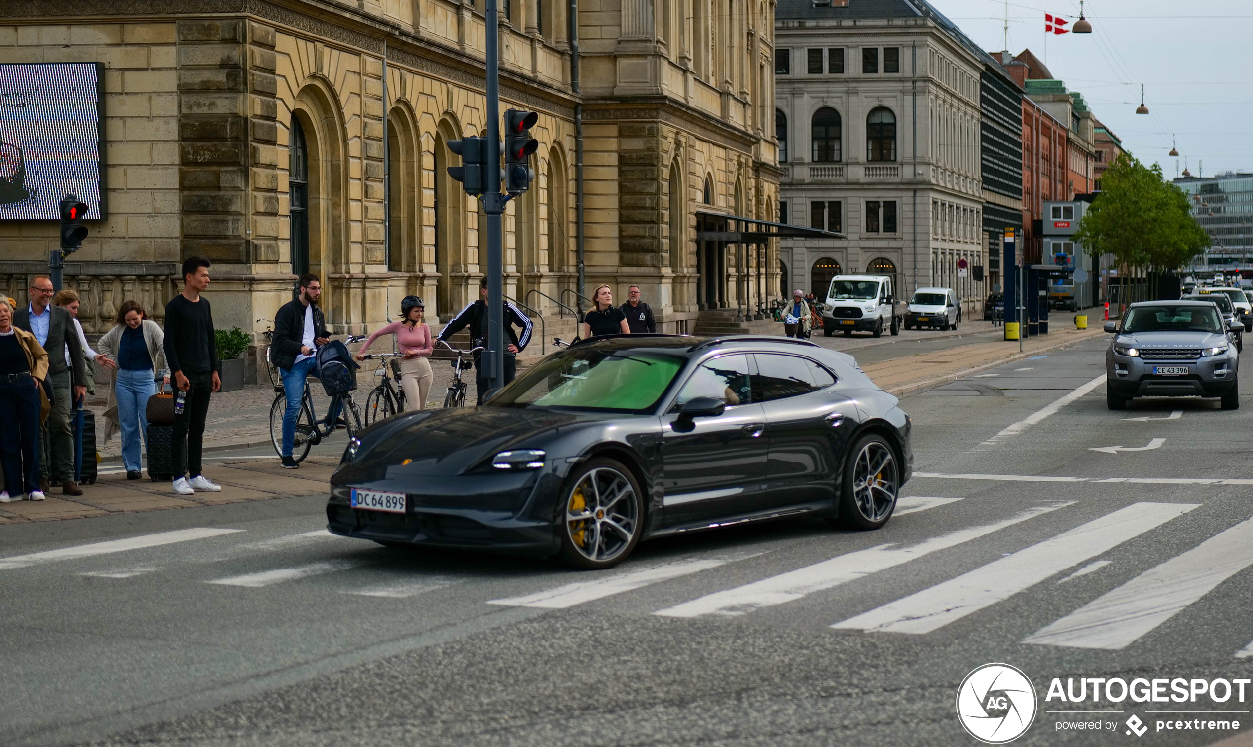 Porsche Taycan Turbo S Sport Turismo