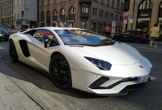 Lamborghini Aventador S LP740-4