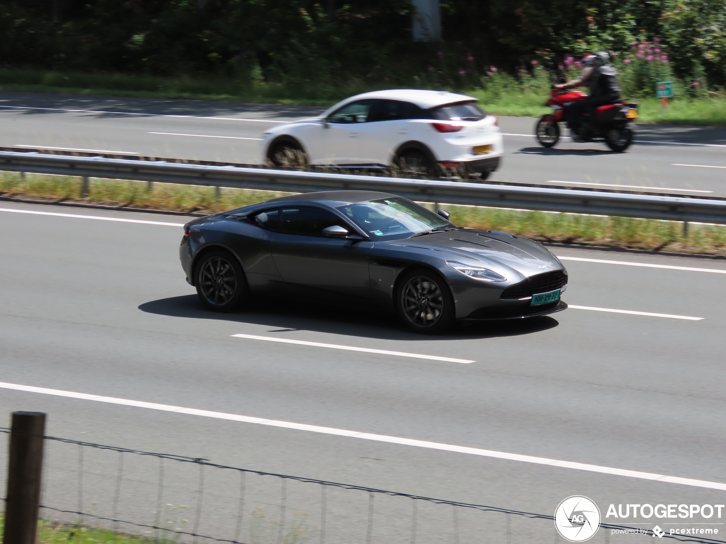 Aston Martin DB11