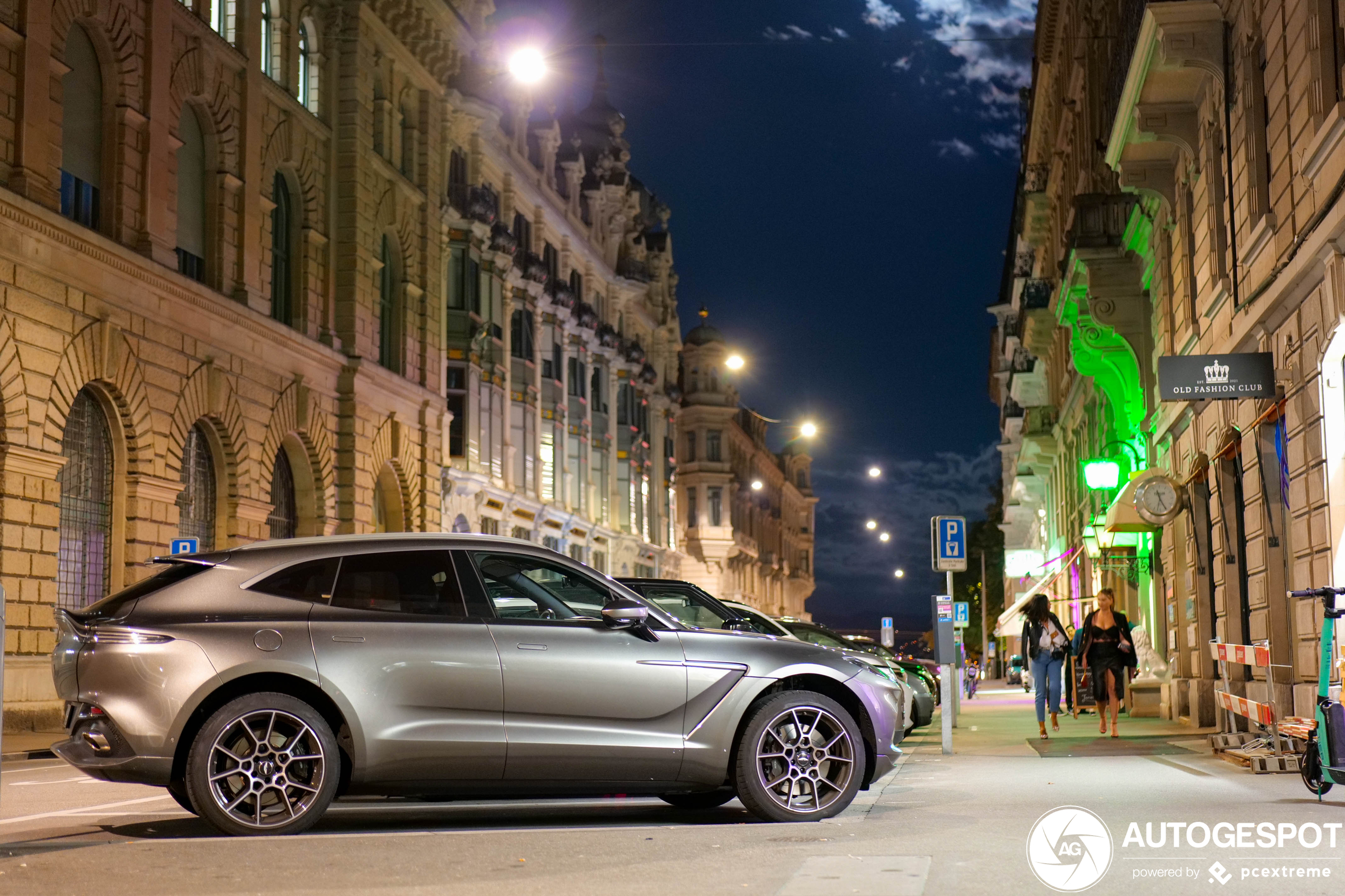 Aston Martin DBX