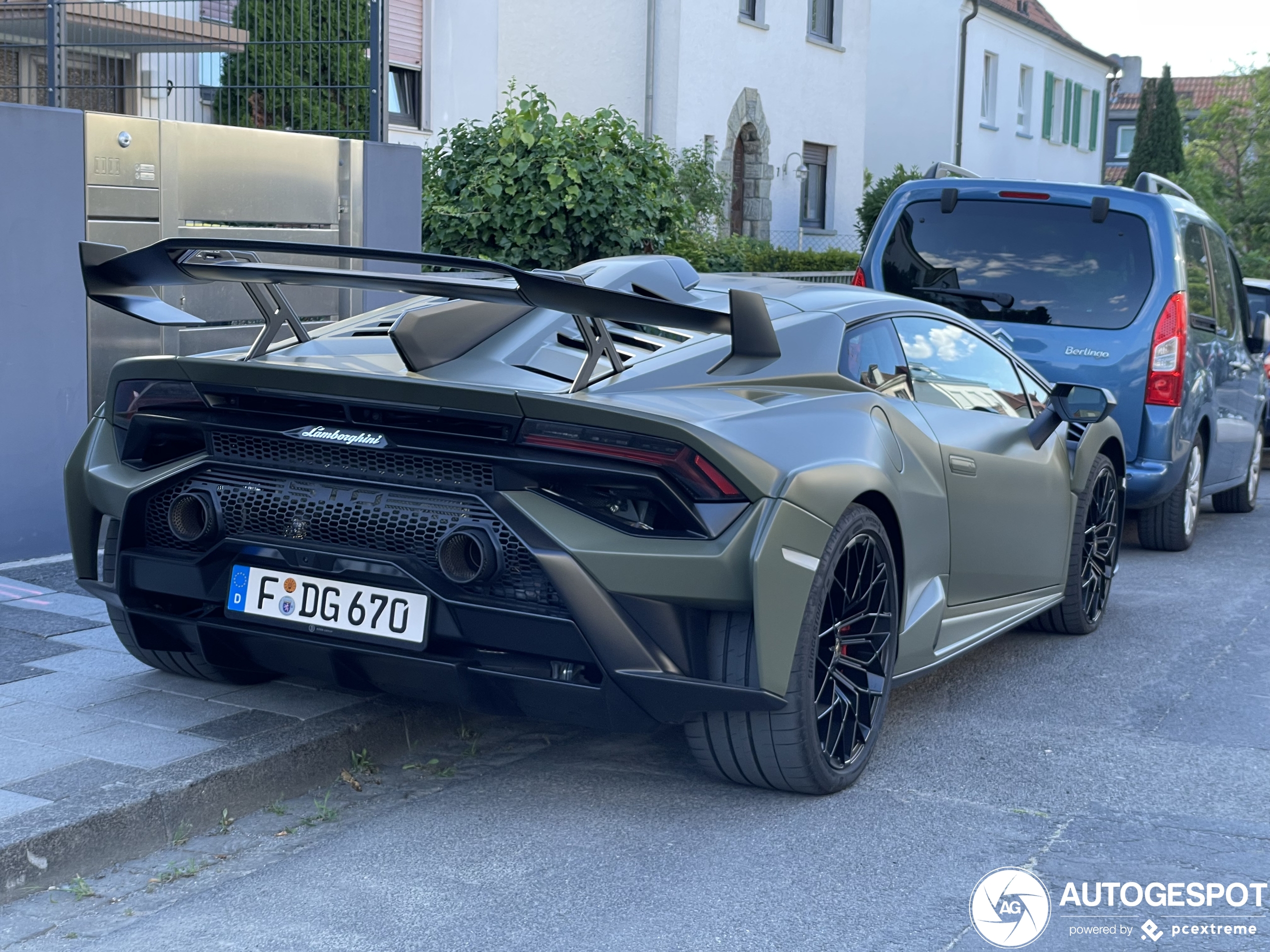 Lamborghini Huracán LP640-2 STO