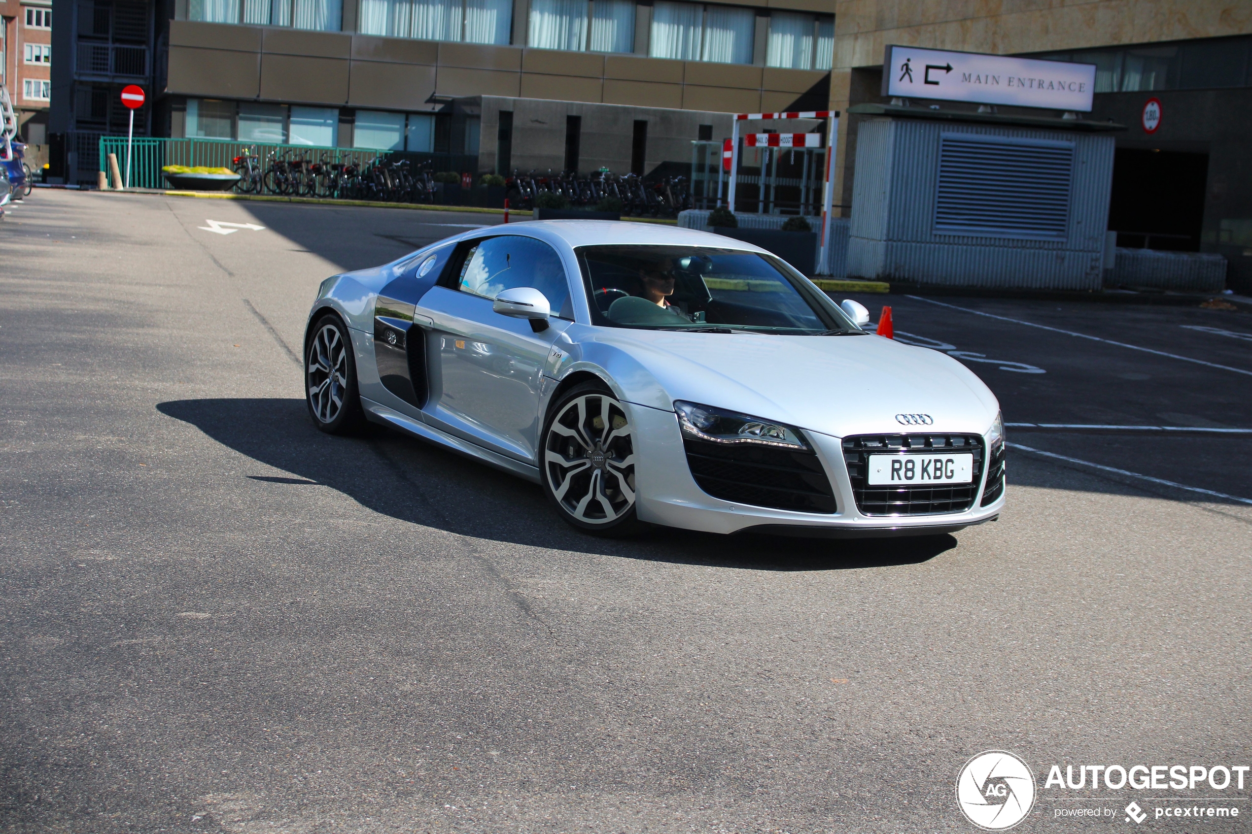 Audi R8 V10