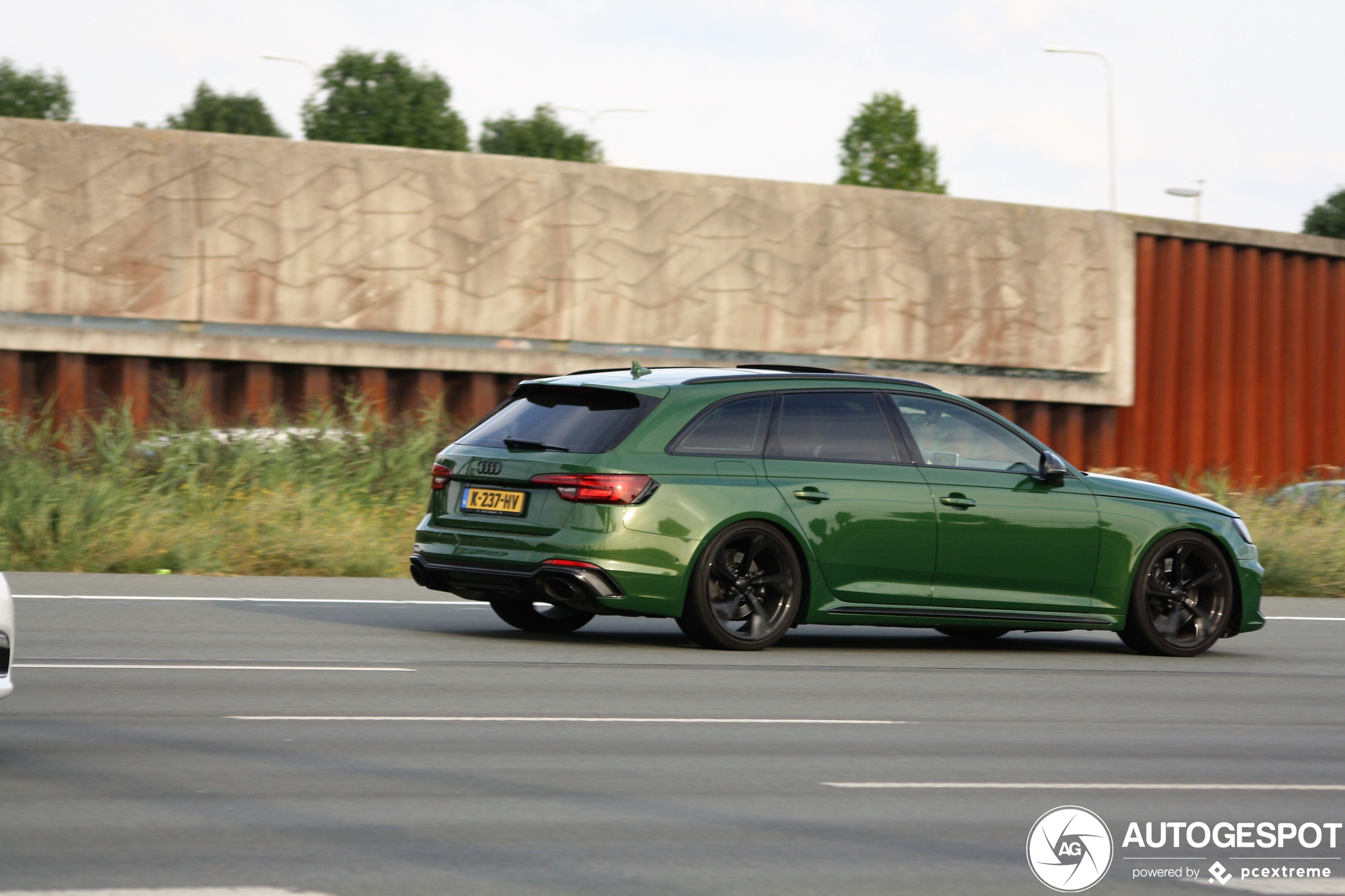 Audi RS4 Avant B9