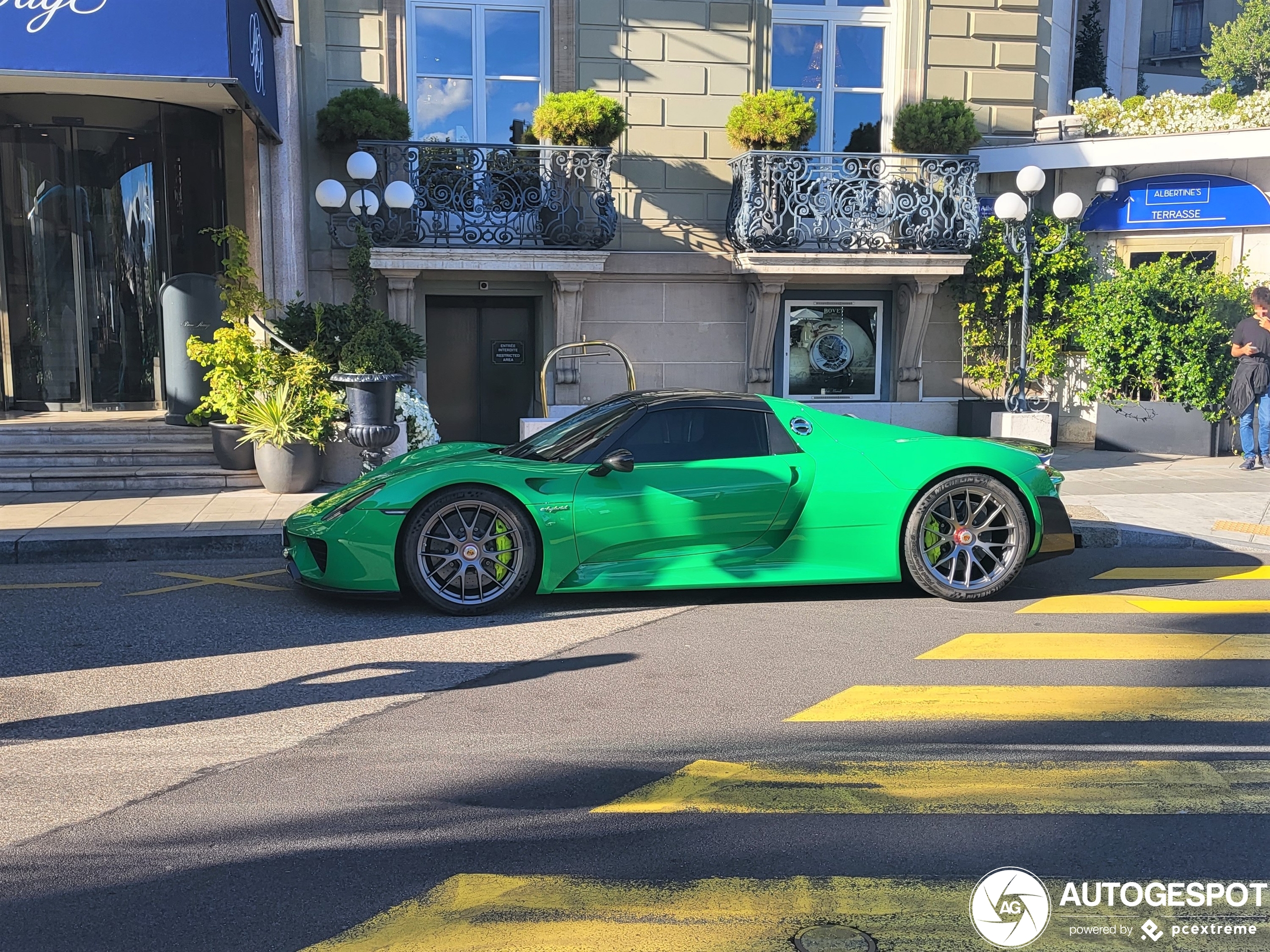 Porsche 918 Spyder Weissach Package