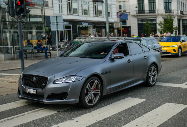 Jaguar XJR575