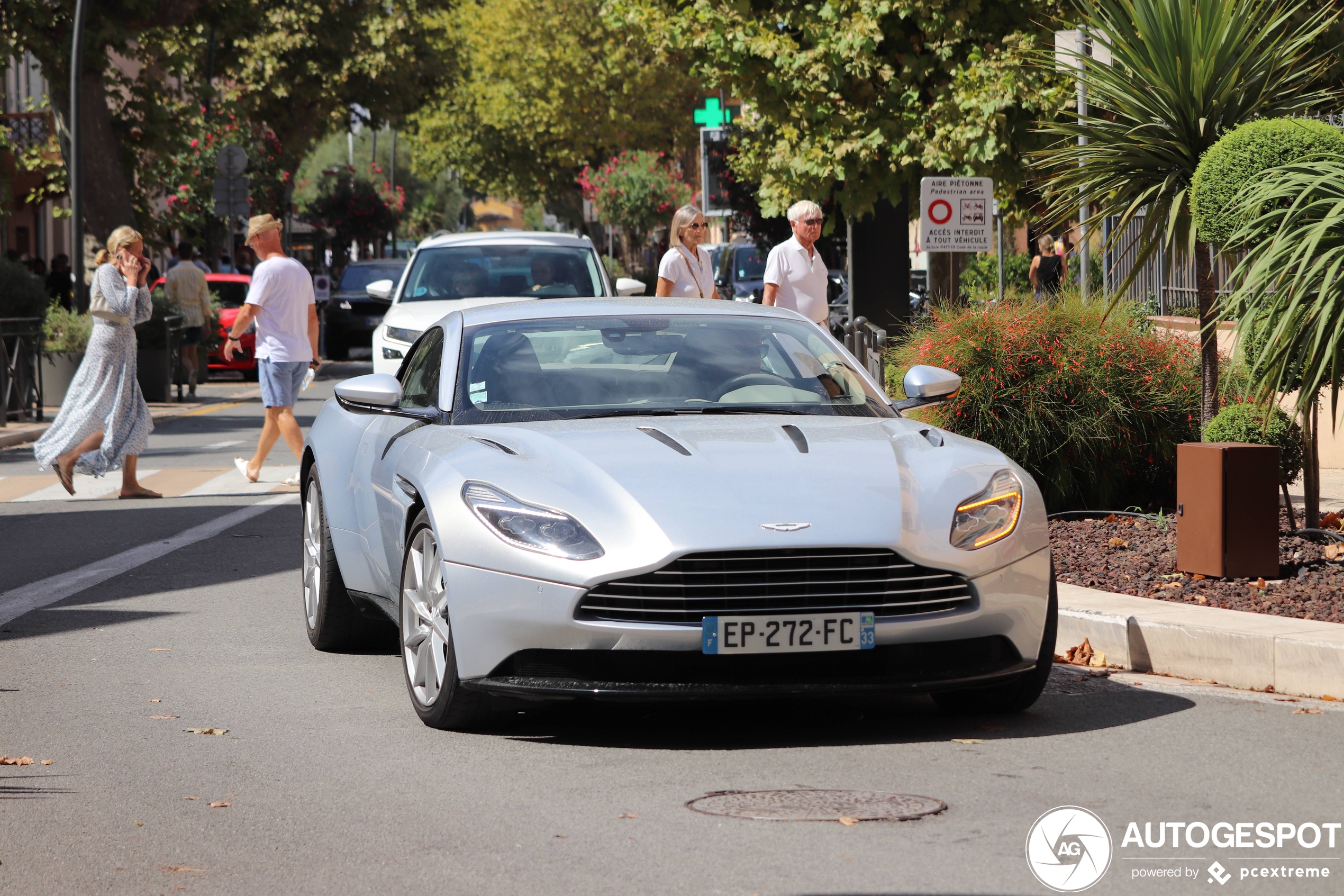 Aston Martin DB11