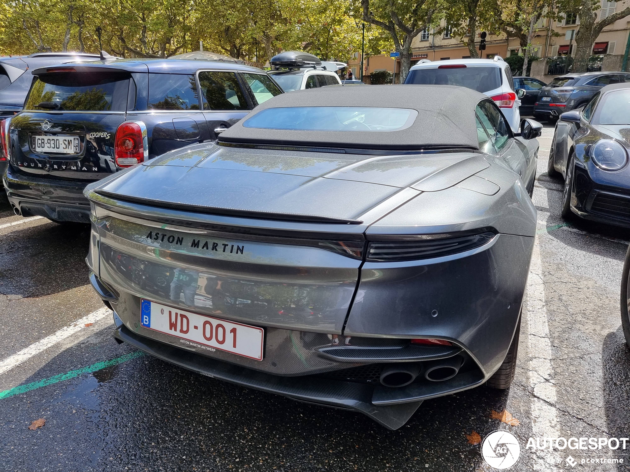 Aston Martin DBS Superleggera Volante