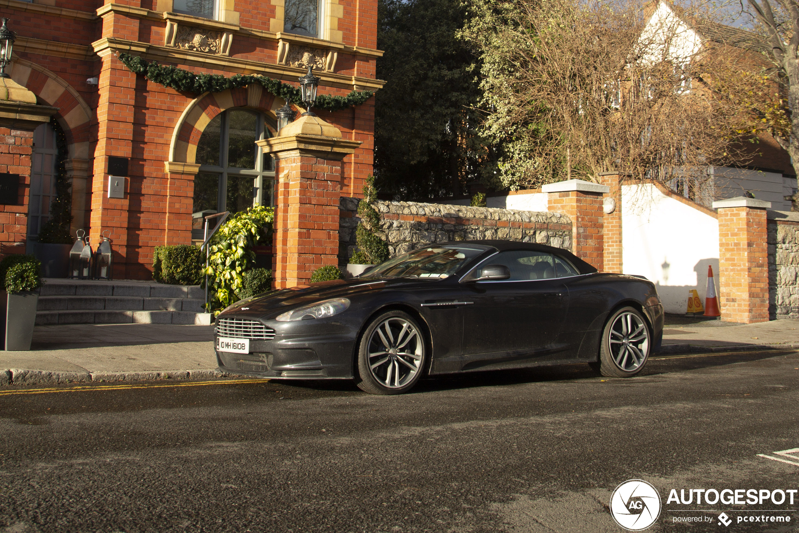 Aston Martin DBS Volante