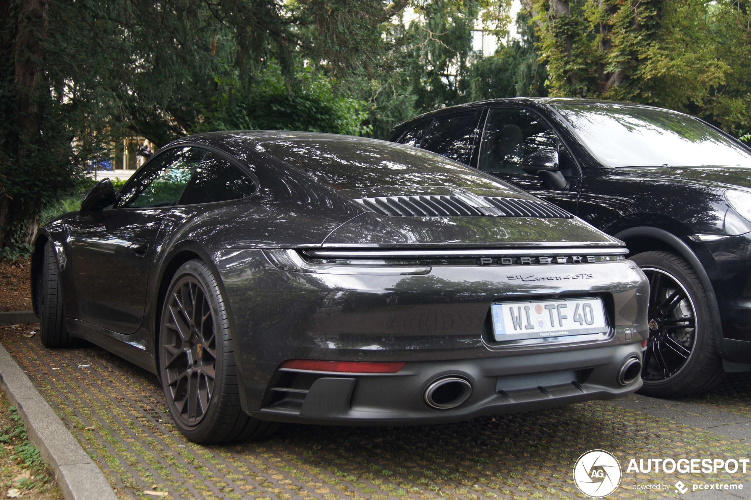 Porsche 992 Carrera 4 GTS