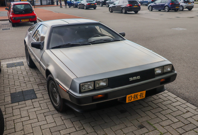 DeLorean DMC-12