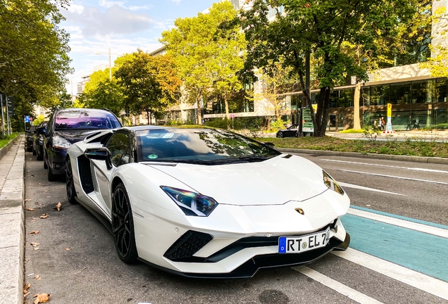 Lamborghini Aventador S LP740-4 Roadster