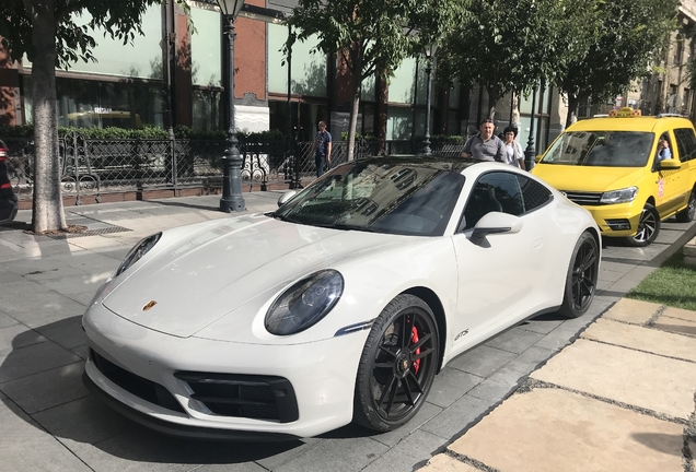 Porsche 992 Carrera 4 GTS