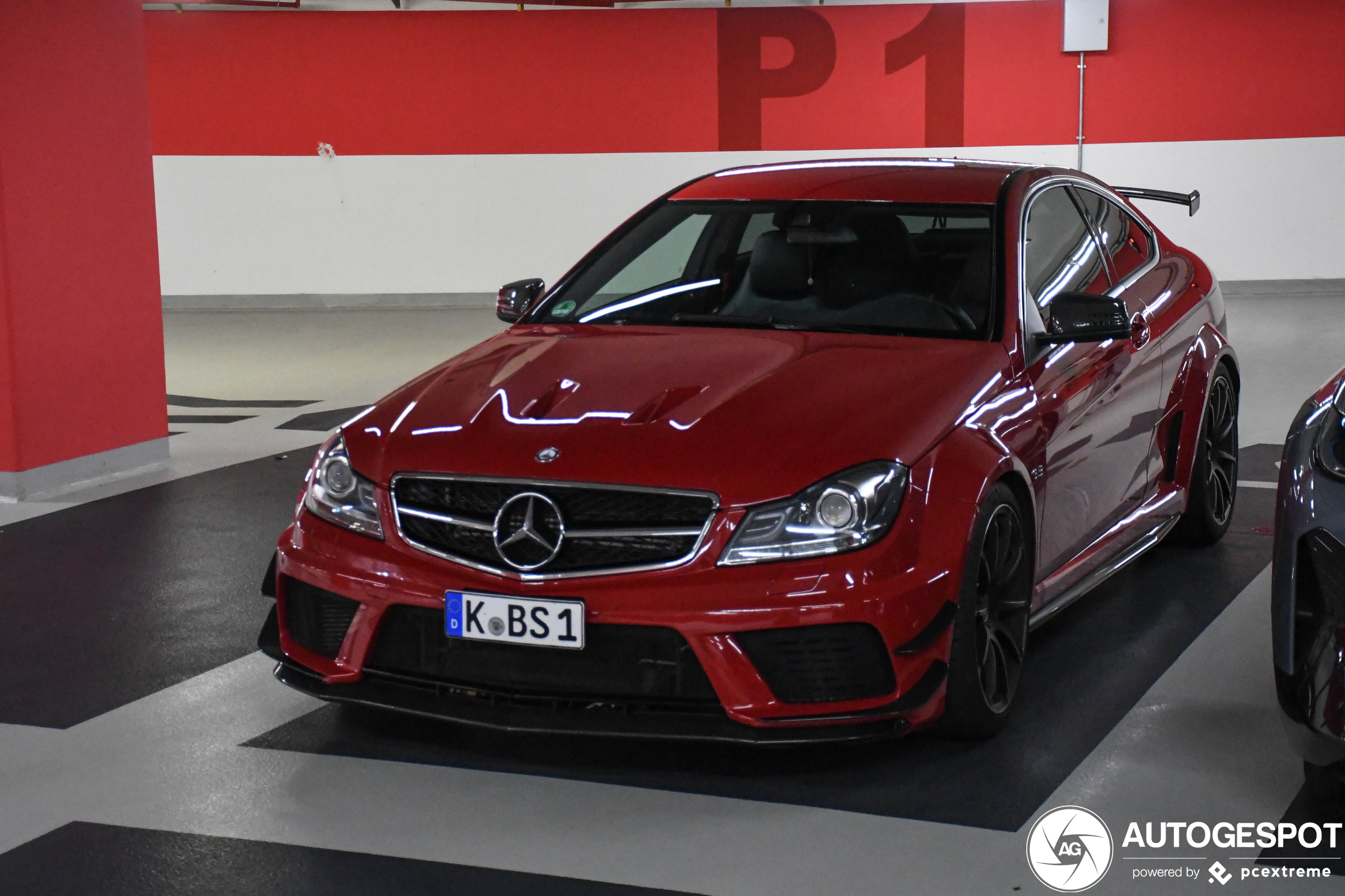 Mercedes AMG C63 rot