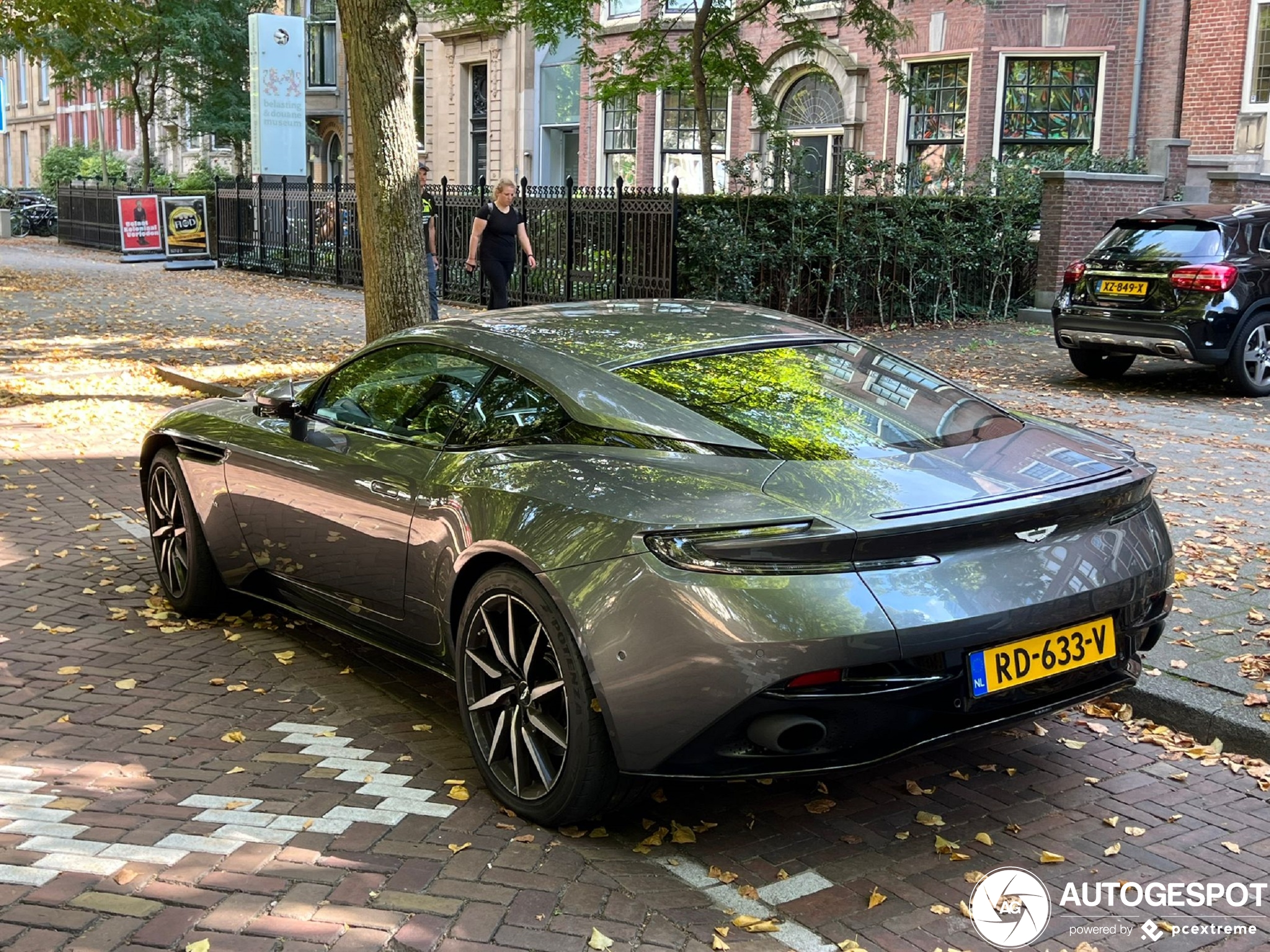 Aston Martin DB11