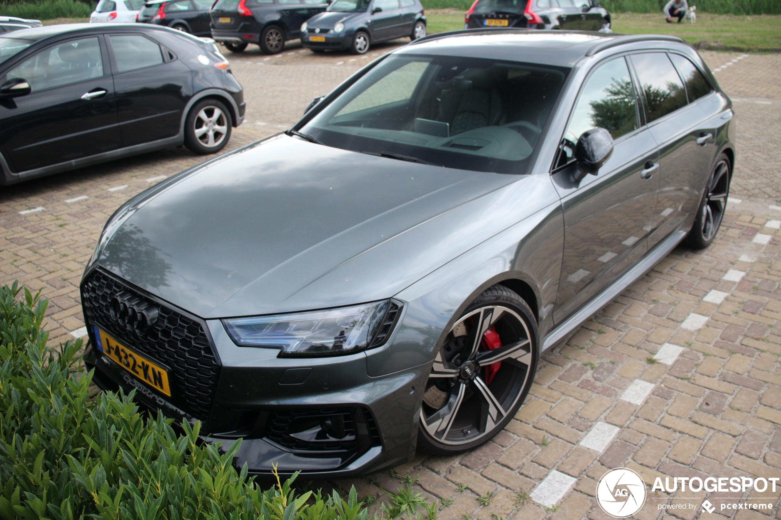 Audi RS4 Avant B9