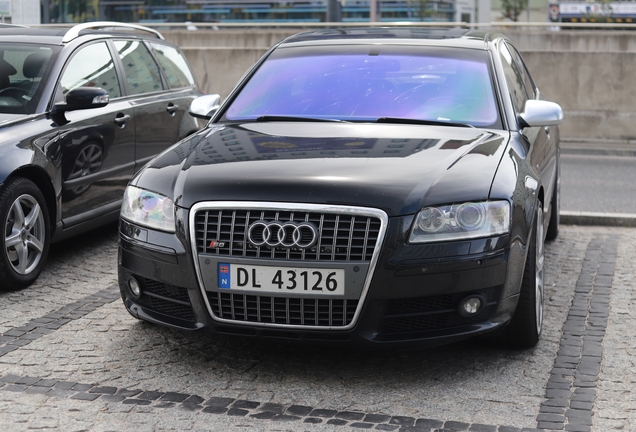 Audi S8 D3