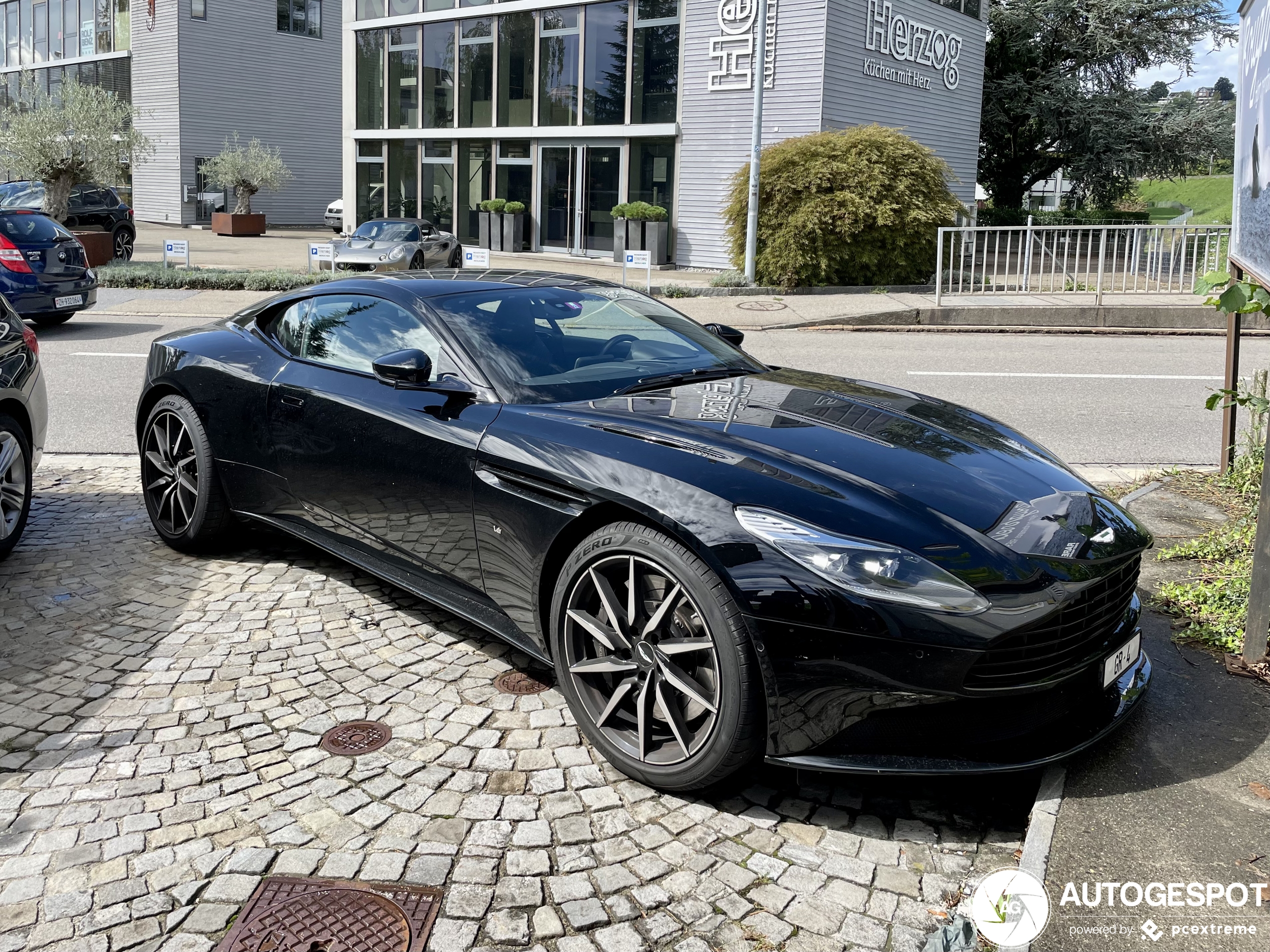 Aston Martin DB11