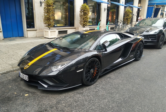 Lamborghini Aventador S LP740-4