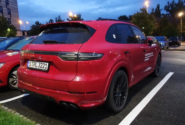 Porsche 9YA Cayenne GTS