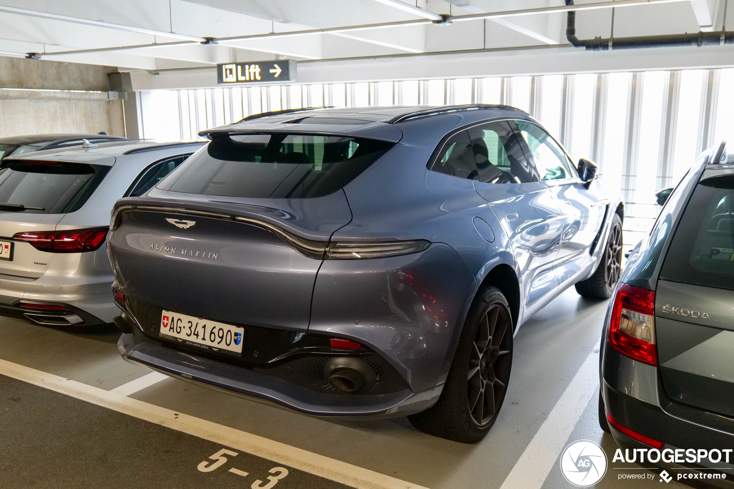 Aston Martin DBX