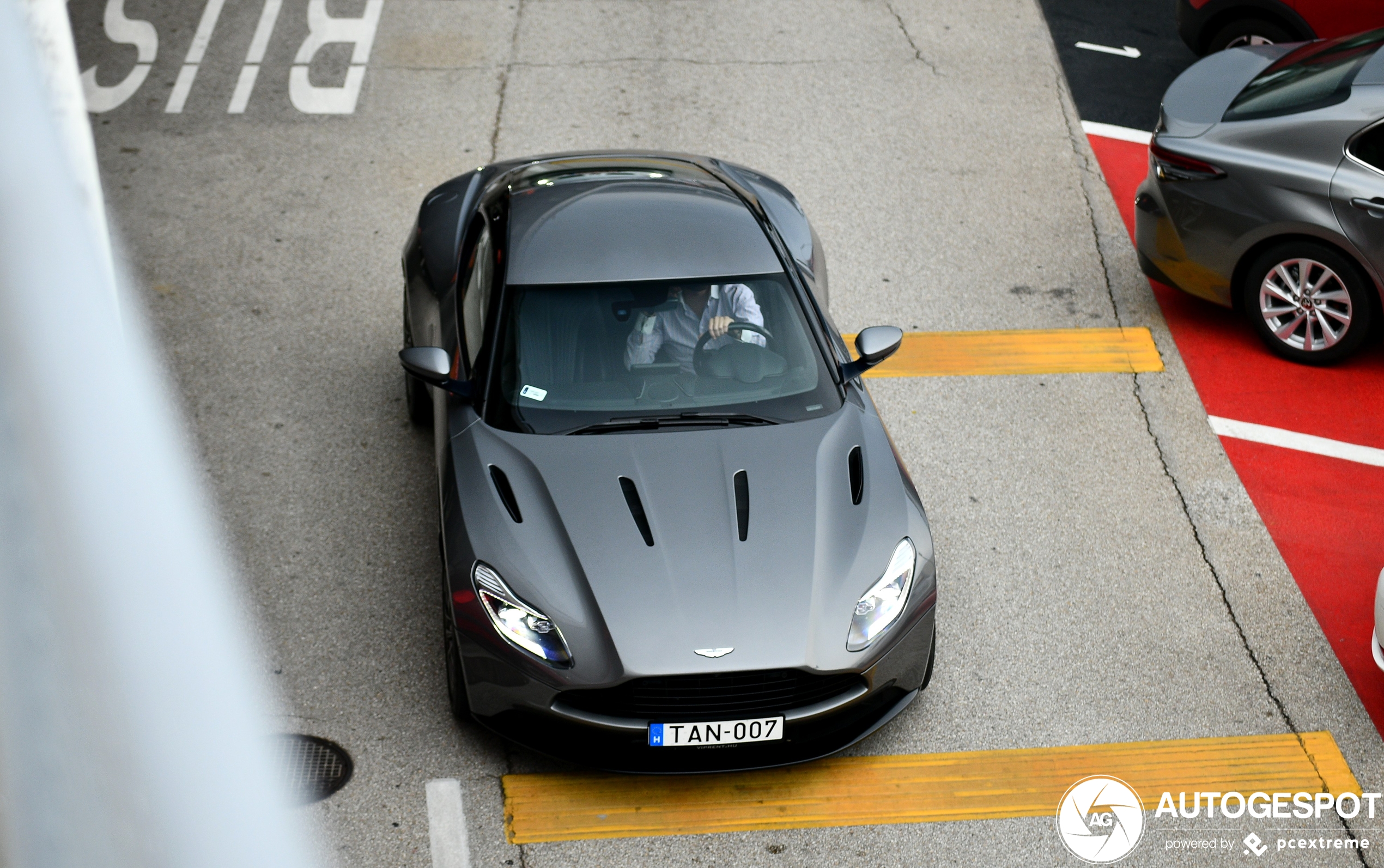 Aston Martin DB11