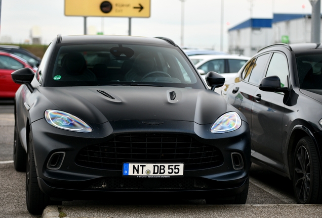 Aston Martin DBX