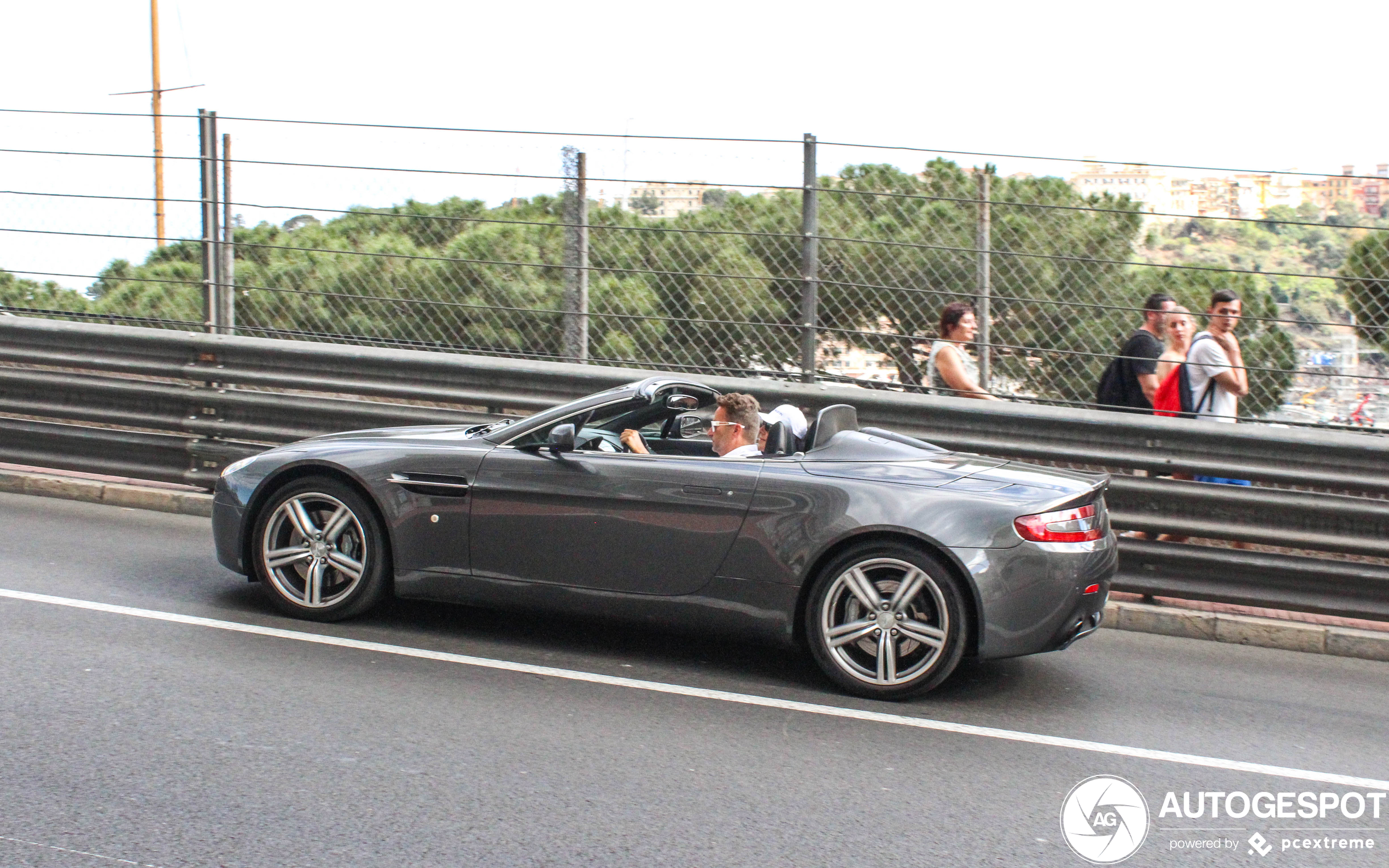 Aston Martin V8 Vantage Roadster