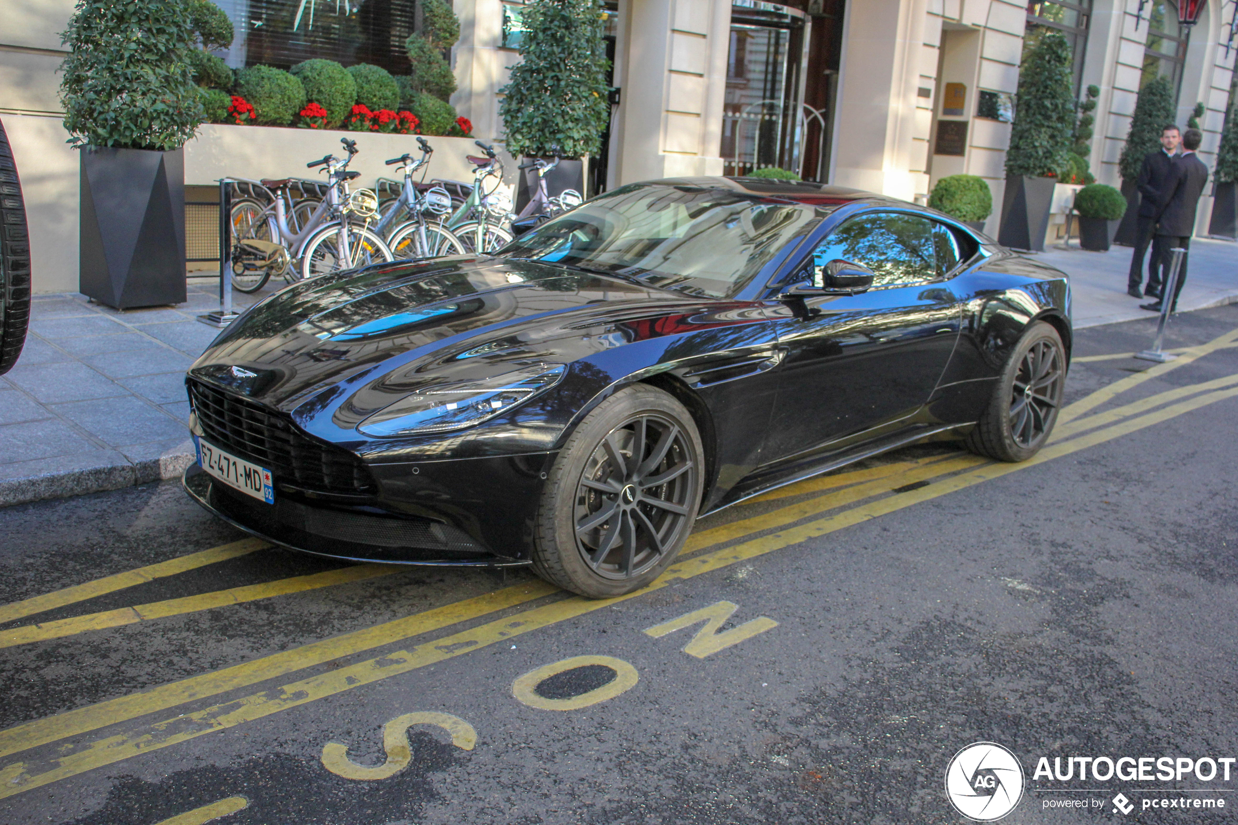 Aston Martin DB11 AMR