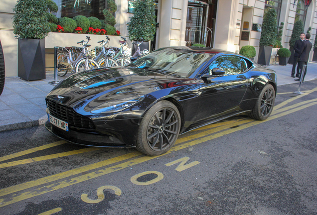 Aston Martin DB11 AMR