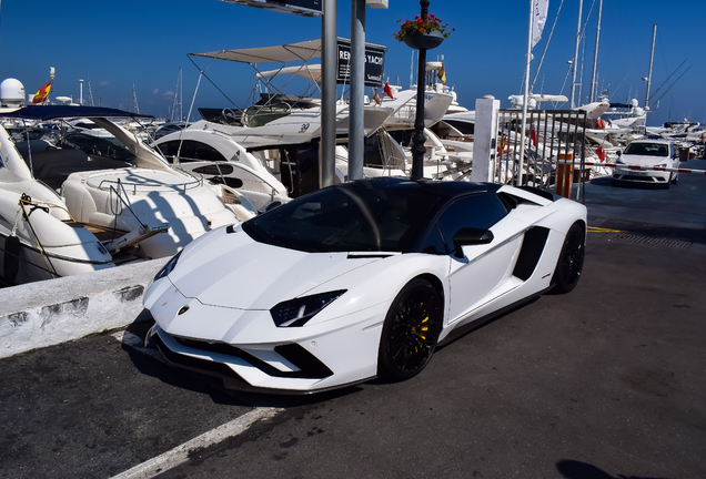 Lamborghini Aventador S LP740-4 Roadster