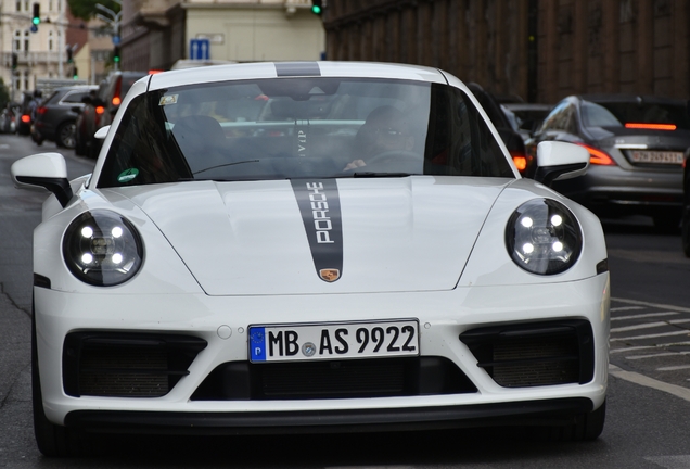 Porsche 992 Carrera 4 GTS