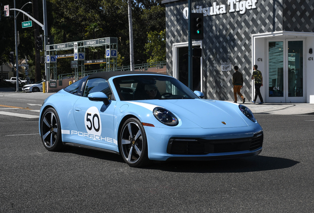 Porsche 992 Targa 4S Heritage Design Edition